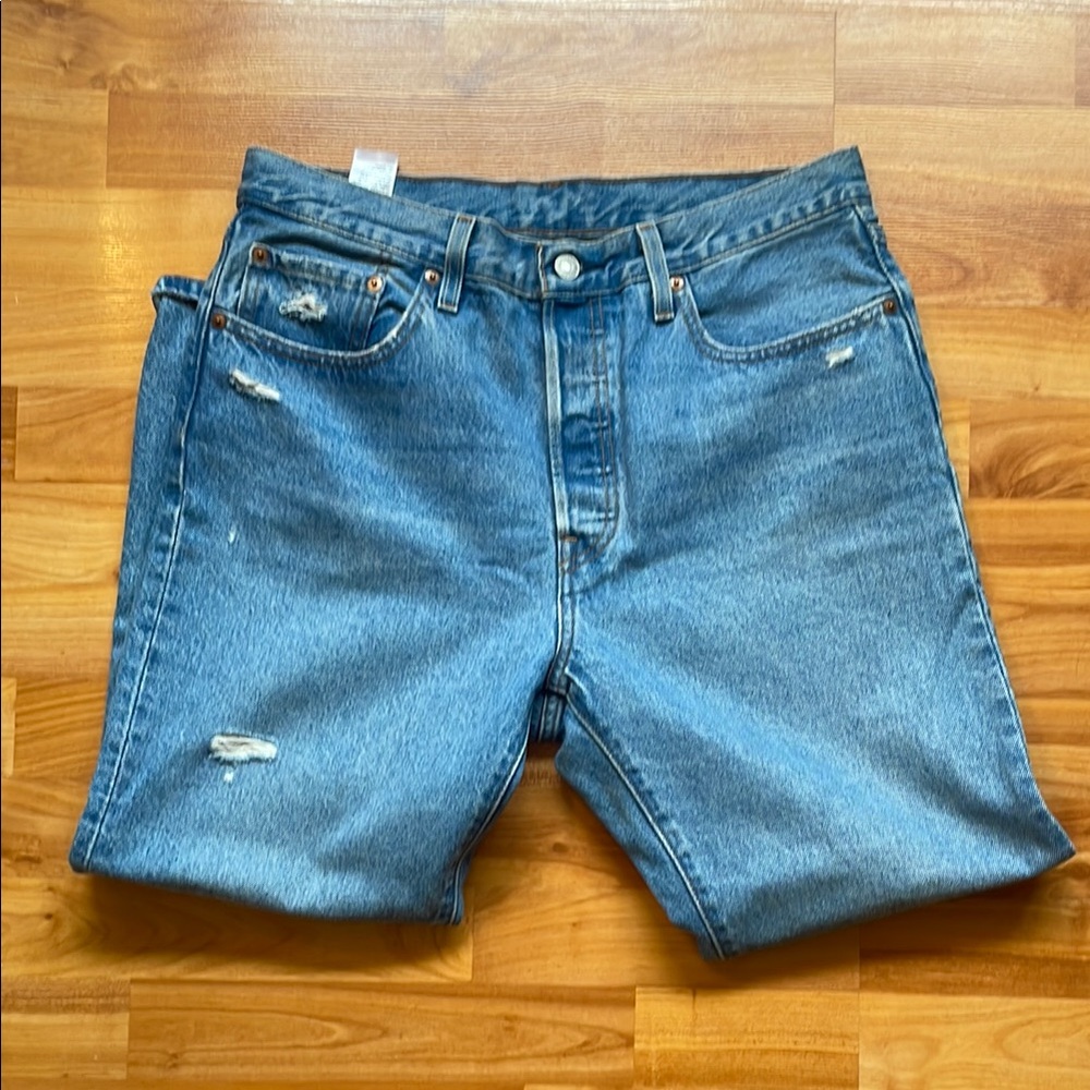 Women’s 501 Levi’s Blue Jean with Distressed Details